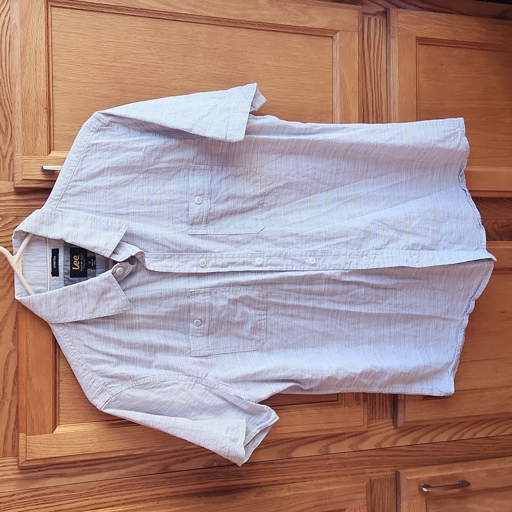 Lee Button Down Shirt Size Medium